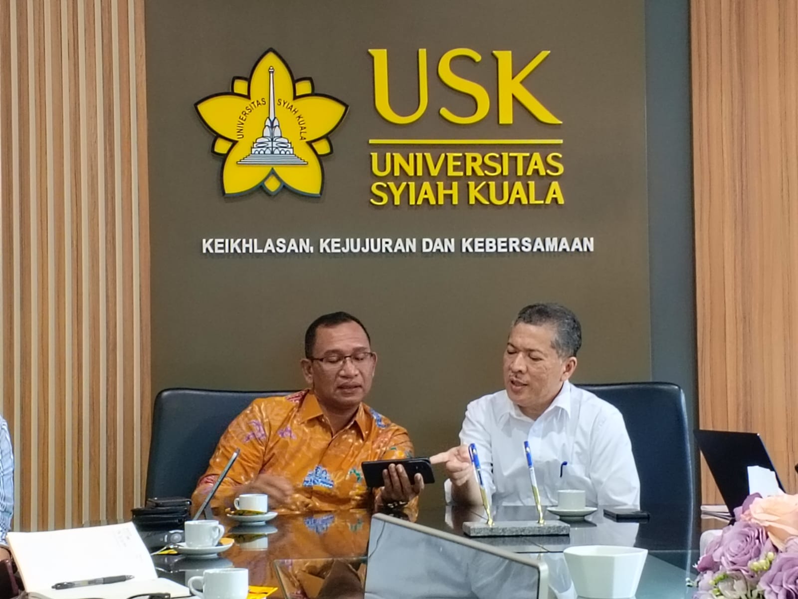 Pj. Bupati Aceh Selatan Audiensi Dengan Rektor USK Terkait Penanganan Banjir Di Trumon Raya