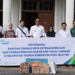 BPJS Keternagakerjaan Cabang Tapaktuan Serahkan Bantuan Korban Banjir Trumon Secara Simbolis