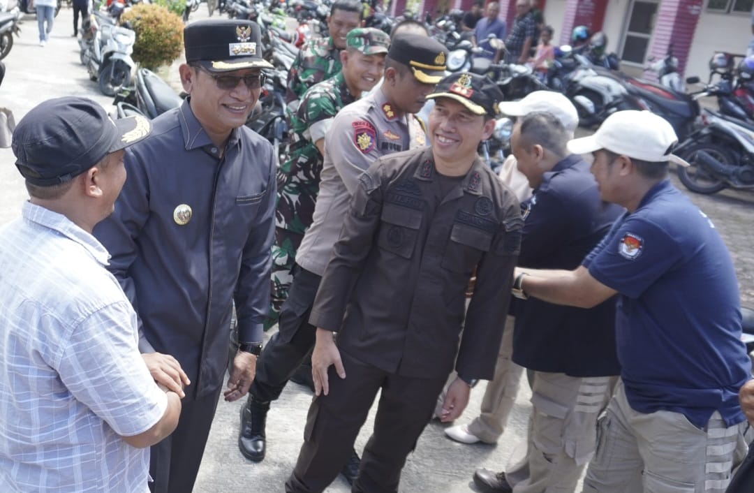 Pj. Bupati Aceh Selatan Bersama Unsur Forkopimda Kunjungi TPS