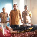 Pj. Bupati Aceh Selatan Kunjungi Petugas Penyelenggara Pemilu Yang Mendapatkan Perawatan