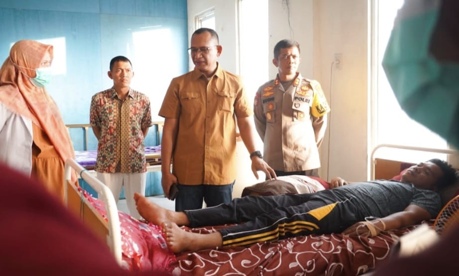 Pj. Bupati Aceh Selatan Kunjungi Petugas Penyelenggara Pemilu Yang Mendapatkan Perawatan