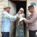 Kapolsek Kluet Utara Salurkan Bantuan Sosial Kepada Warga Lansia dan Kurang Mampu