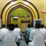 Sholat Tarawih di Masjid Agung Istiqamah: Kasat Binmas Polres Aceh Selatan Sampaikan Pesan Kamtibmas.