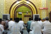 Sholat Tarawih di Masjid Agung Istiqamah: Kasat Binmas Polres Aceh Selatan Sampaikan Pesan Kamtibmas.