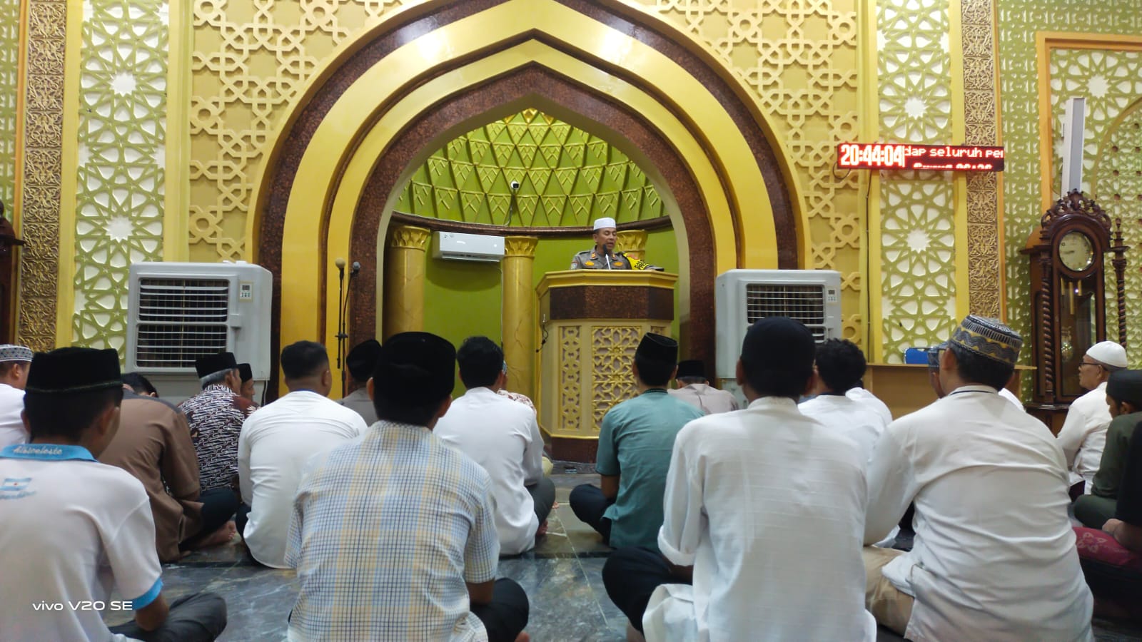 Sholat Tarawih di Masjid Agung Istiqamah: Kasat Binmas Polres Aceh Selatan Sampaikan Pesan Kamtibmas.