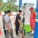 Hindari Kecurangan Pengisian BBM Polsek Pasieraja Cek dan monitoring SPBU.