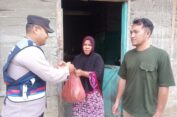 Bulan Suci Ramadhan, Polsek Kluet Utara Salurkan Paket Sembako Kepada Warga