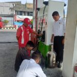 Personel Sat Reskrim Polres Aceh Selatan Lakukan Pengecekan Tera di SPBU