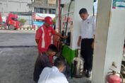 Personel Sat Reskrim Polres Aceh Selatan Lakukan Pengecekan Tera di SPBU