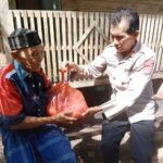 Bentuk Kepedulian Polri; Kapolsek Kluet Selatan Salurkan Paket Sembako.
