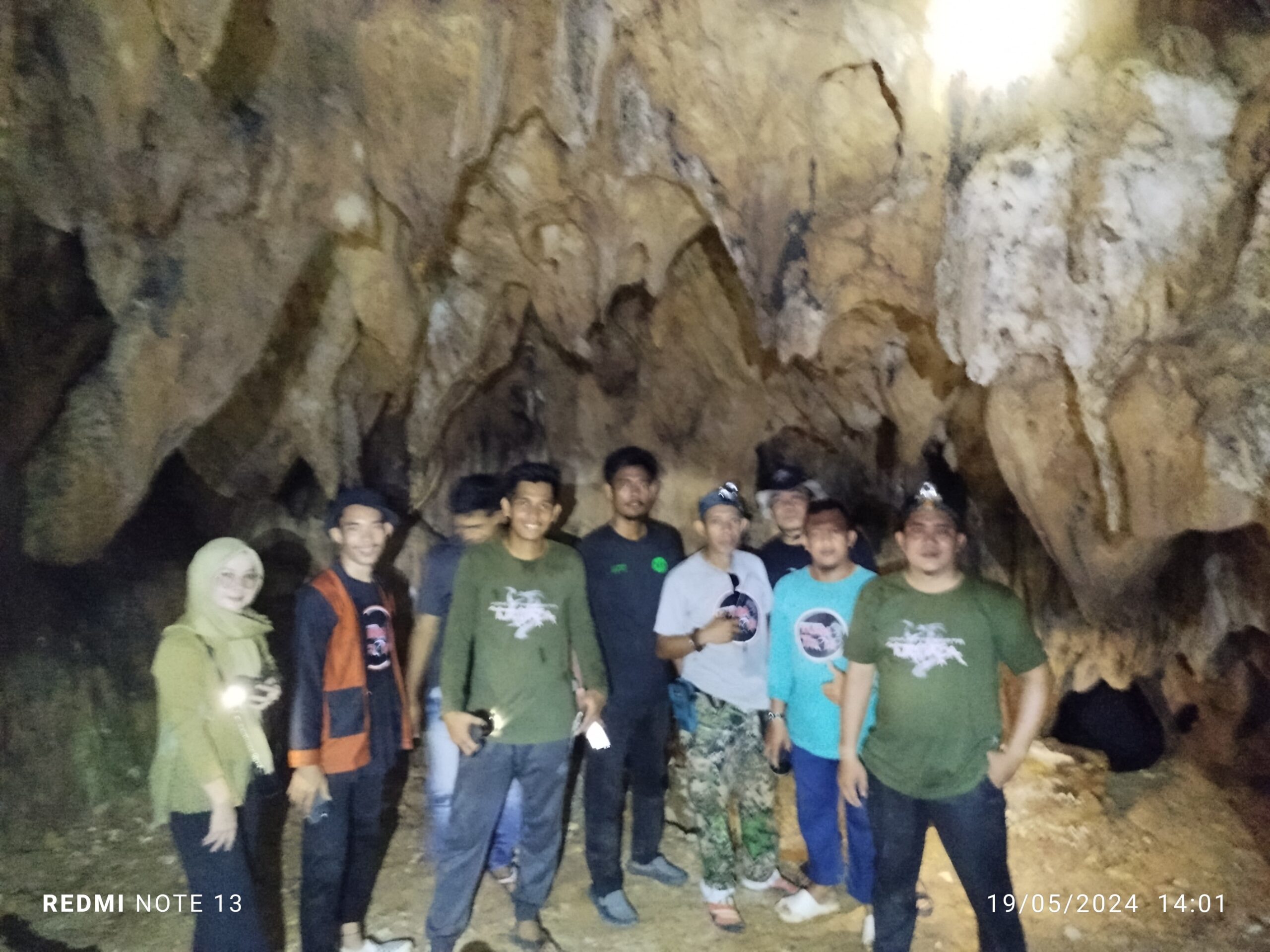 Komunitas Wisata Tuantapa Menelusuri Indahnya Wisata Goa Sawang