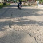 Jalan Lintas Kabupaten Penghubung Kecamatan Kluet Utara Menuju Kluet Tengah Rusak Berat