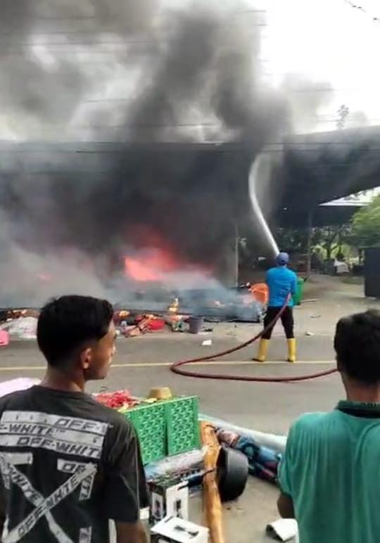 Dua Buah Ruko Di Pasar Blang Keujren Labuhan Haji Barat Ludes Di Lalap Si Jago Merah