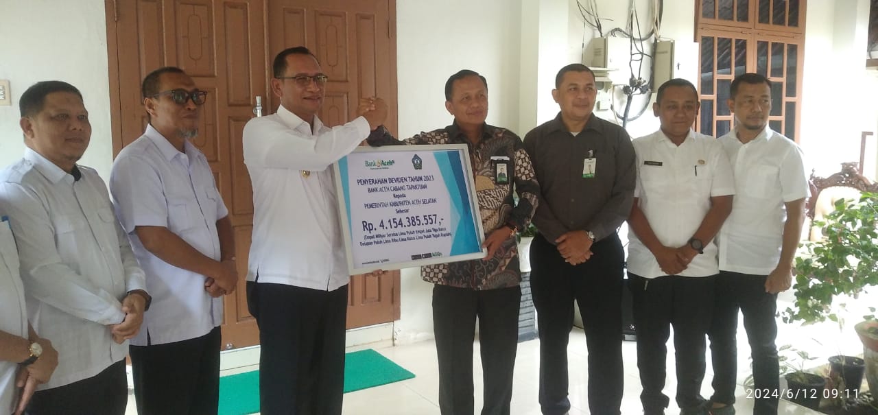 Penyerahan Deviden Tahun 2023 Bank Aceh Cabang Tapaktuan Kepada Pemkab Aceh Selatan