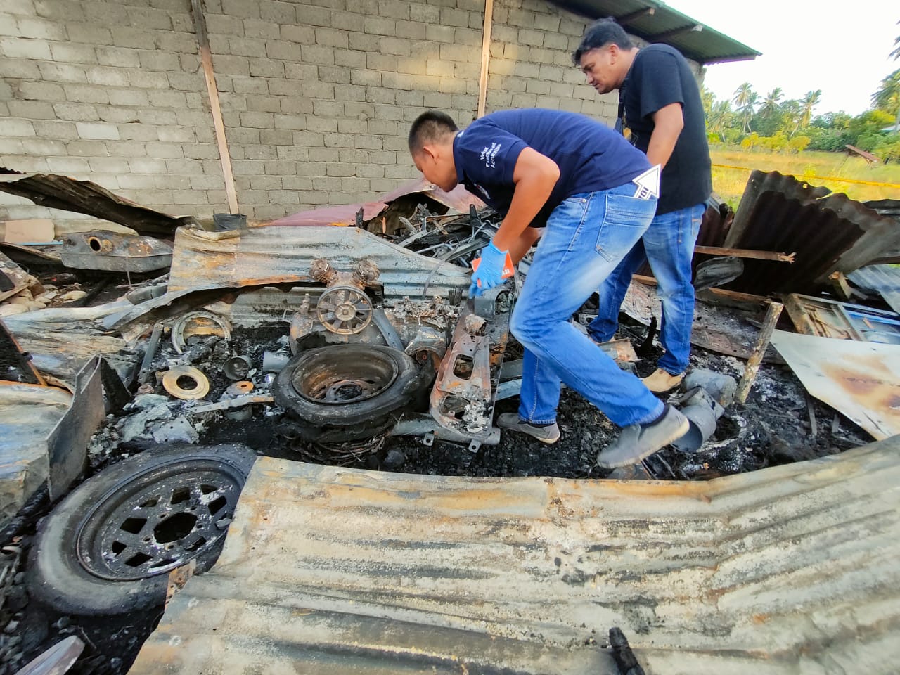 Pasca Kebakaran,Tim Inafis Satreskrim Polres Aceh Selatan Olah TKP Kebakaran di Labuhan Haji