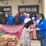 Peringati HUT ke-12, IWO Tanjab Barat Serahkan Bantuan ke Ponpes dan Santunan Bagi Anak Yatim Tahfizd