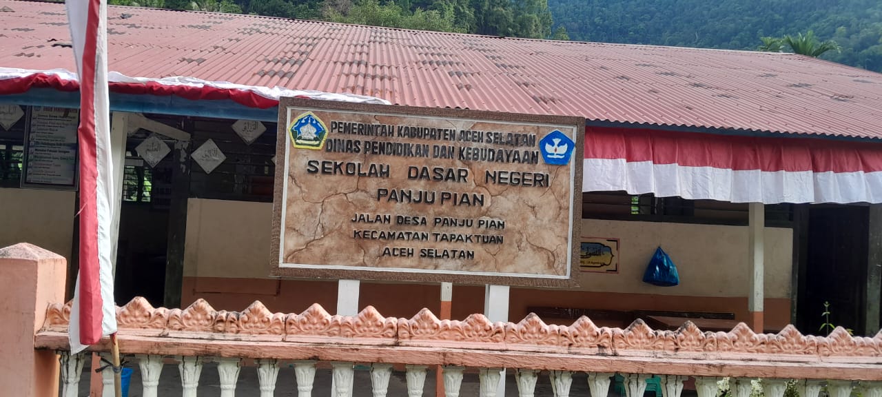 Sudah 79 Tahun Indonesia Merdeka, Namun Di Aceh Selatan Masih Ada Sekolah Dasar Negeri Yang Mirip Kandang Kambing