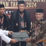 Di Iringi Ribuan Pendukung Dan Simpatisan Tgk Amran-Akmal AH Menjadi Peserta Terakhir Yang Mendaftar di KIP Aceh Selatan