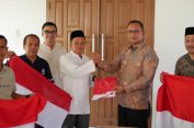 PJ. Bupati Aceh Selatan : Semarakkan HUT Kemerdekaan RI Ke 79 Dengan Gerakan Pembagian Bendera Merah Putih