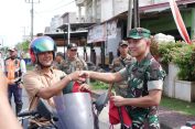 Dandim 0107/Aceh Selatan Serukan Semangat Nasionalisme Dalam Gerakan Pembagian 10 Juta Bendera Merah Putih