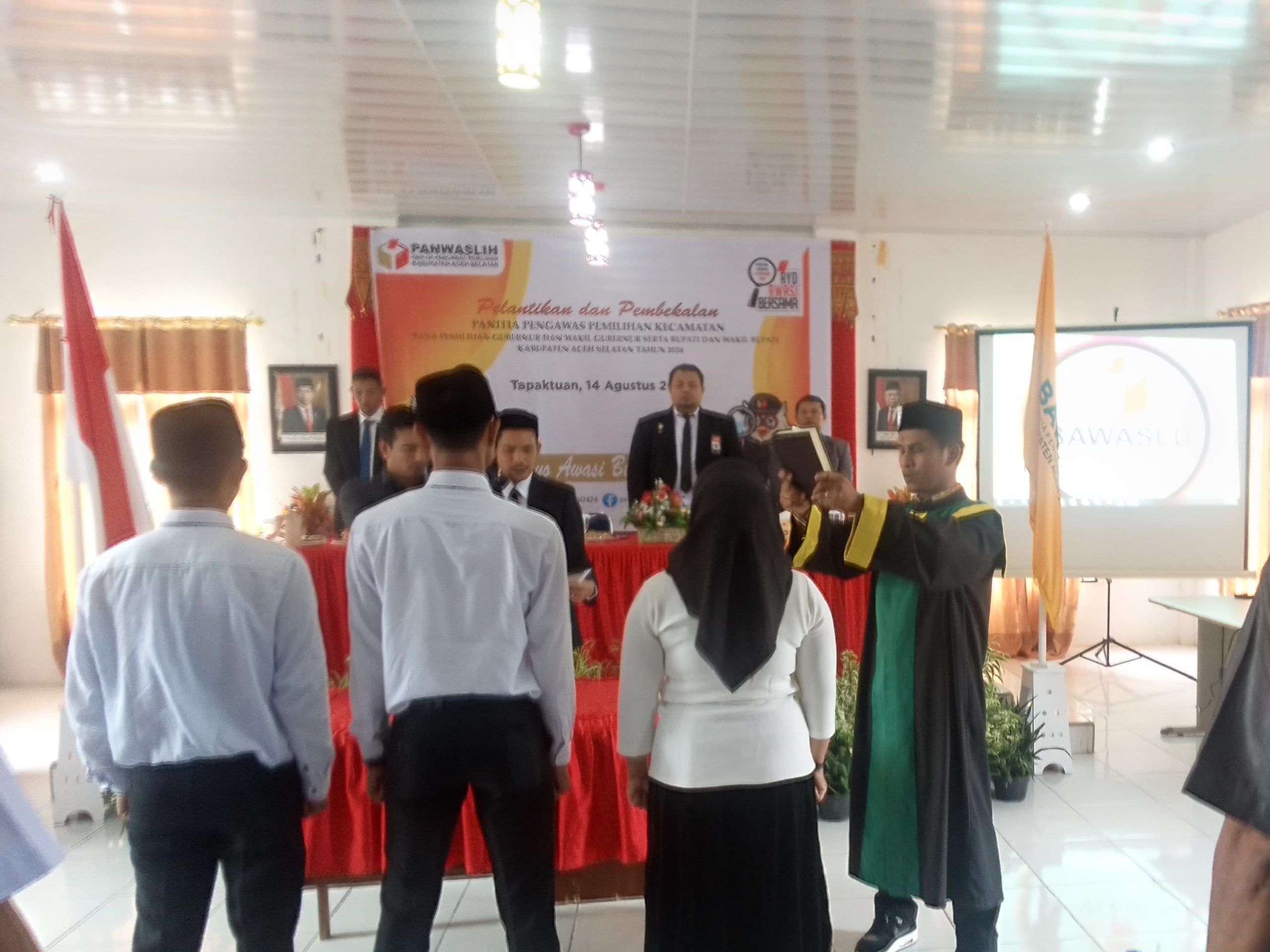 Sebanyak 54 Anggota Panwaslih Kecamatan Dalam Wilayah Kabupaten Aceh Selatan Dilantik