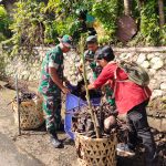 Karya Bhakti HUT ke-79 TNI: Bersama Warga, TNI Ciptakan Lingkungan Bersih di Tapaktuan