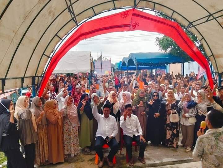 Masyarakat 16 Gampong Dalam Kecamatan Labuhan Haji Tumpah Ruah Pada Acara Pengukuhan Tim Pemenangan AMAL