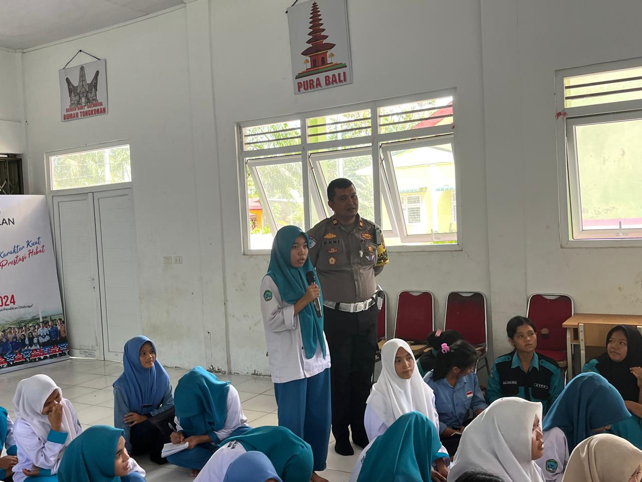 Sat Lantas Polres Subulussalam Kunjungi SMK NEGERI 1 Penanggalan dalam Program Police Goes To School