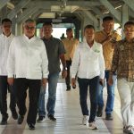 Bustami Hamzah Besuk Remaja yang Disiram Air Baterai oleh Ayah Tiri, Tawarkan Biayai Pengobatan