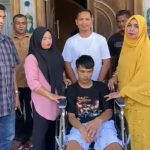 Keceriaan Keluarga Hamdi Bersama Kursi Roda Bantuan HAKAM-AYI