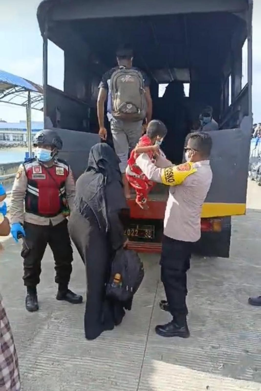 Polres Aceh Selatan Lakukan Pengamanan dan Bantu Proses Evakuasi Etnis Rohingya