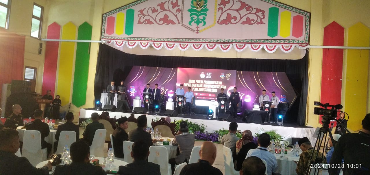 Empat Calon Bupati dan Wakil Bupati Aceh Selatan Lakukan Debat Terbuka Di Rumoh Agam Tapaktuan