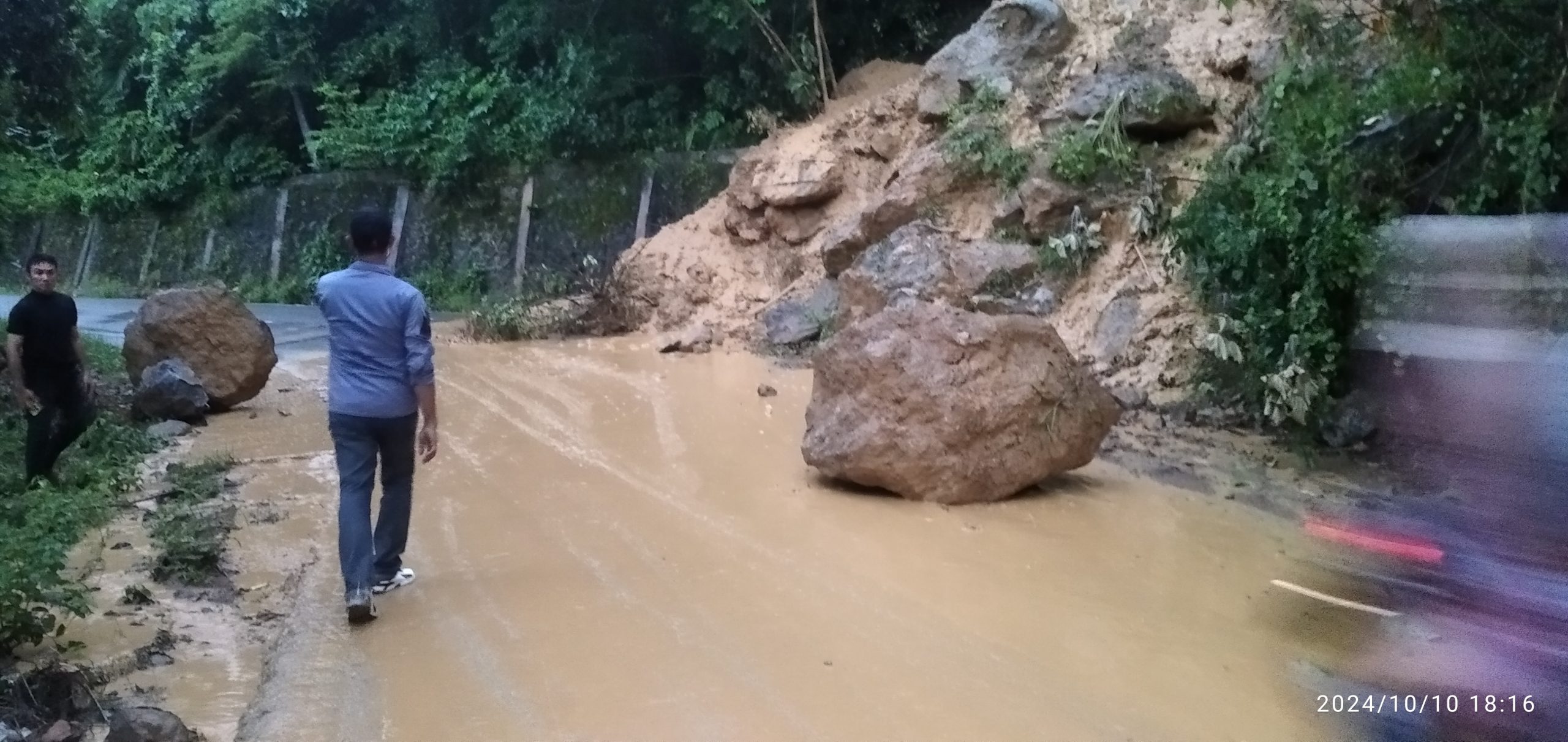 Breaking News !!! Longsor Kembali Terjadi Di Lintasan Gunung Lhok Rukam Tapaktuan
