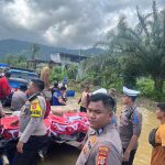 Satlantas Polres Aceh Selatan Siaga di Lokasi Banjir Untuk Keselamatan Pengendara dan Masyarakat