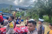 Satlantas Polres Aceh Selatan Siaga di Lokasi Banjir Untuk Keselamatan Pengendara dan Masyarakat