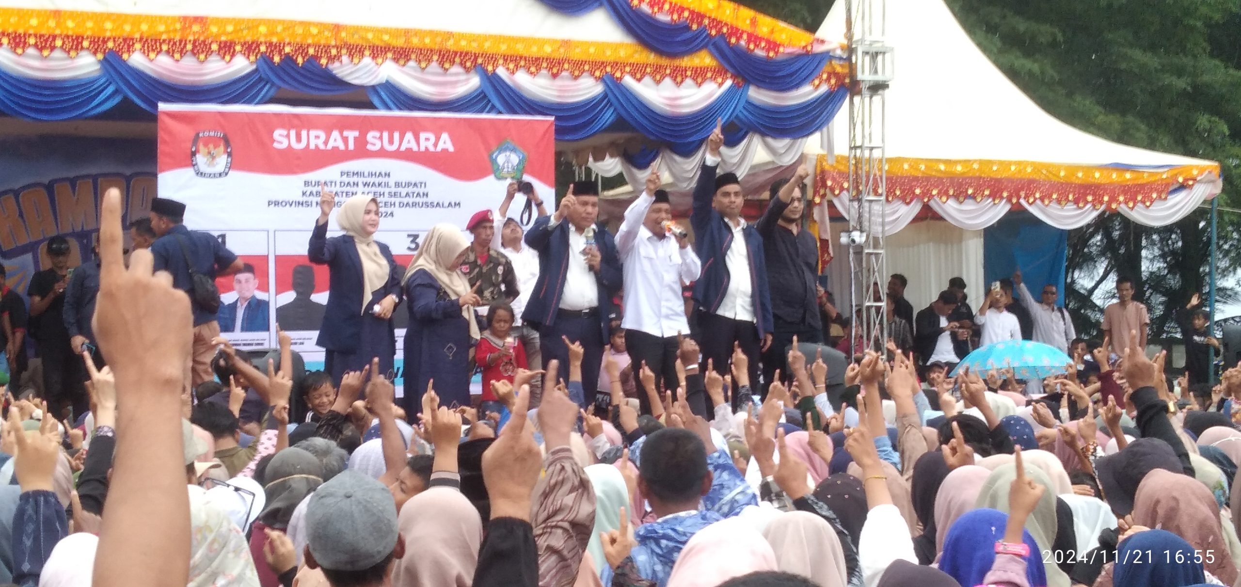 Di bawah Guyuran Hujan, Kampanye Akbar Terakhir Pasangan Darmansah – Sudirman Meriah