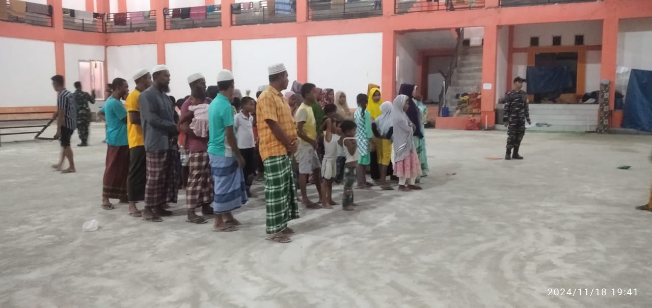 24 Pengungsi Ronghinya Aceh Selatan Kabur Dari Tempat Penampungan Dengan Menggunakan 2 Unit Mobil Mini Bus