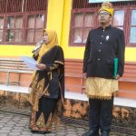 Peringati Hari Guru Nasional SMAN Unggul Tapaktuan Adakan Upacara Dengan Menggunakan Pakaian Adat