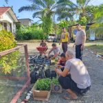 Polsek Trumon Timur Lakukan Kegiatan Jumat Bersih dan Penanaman Bibit Cabe Keriting