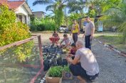 Polsek Trumon Timur Lakukan Kegiatan Jumat Bersih dan Penanaman Bibit Cabe Keriting