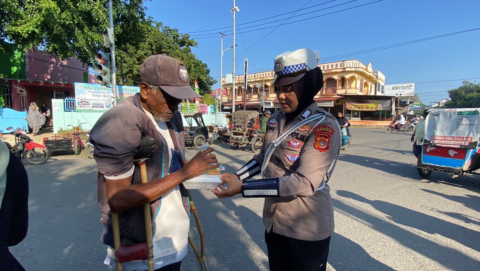Jumat Barokah Satlantas Polres Lhokseumawe, Sentuhan Hangat untuk Warga