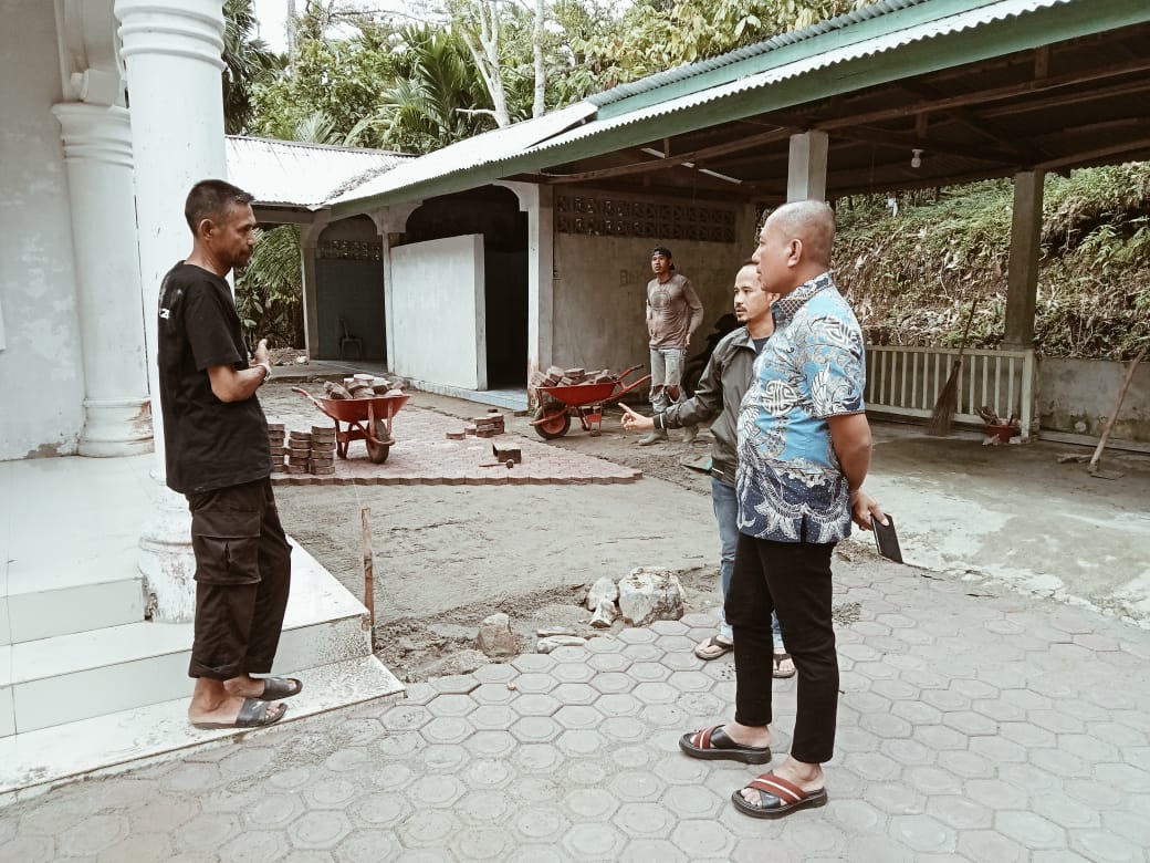 Anggota DPRA, Irpannusir Tinjau Pembangunan Paving Block di Panton Luas, Aceh Selatan