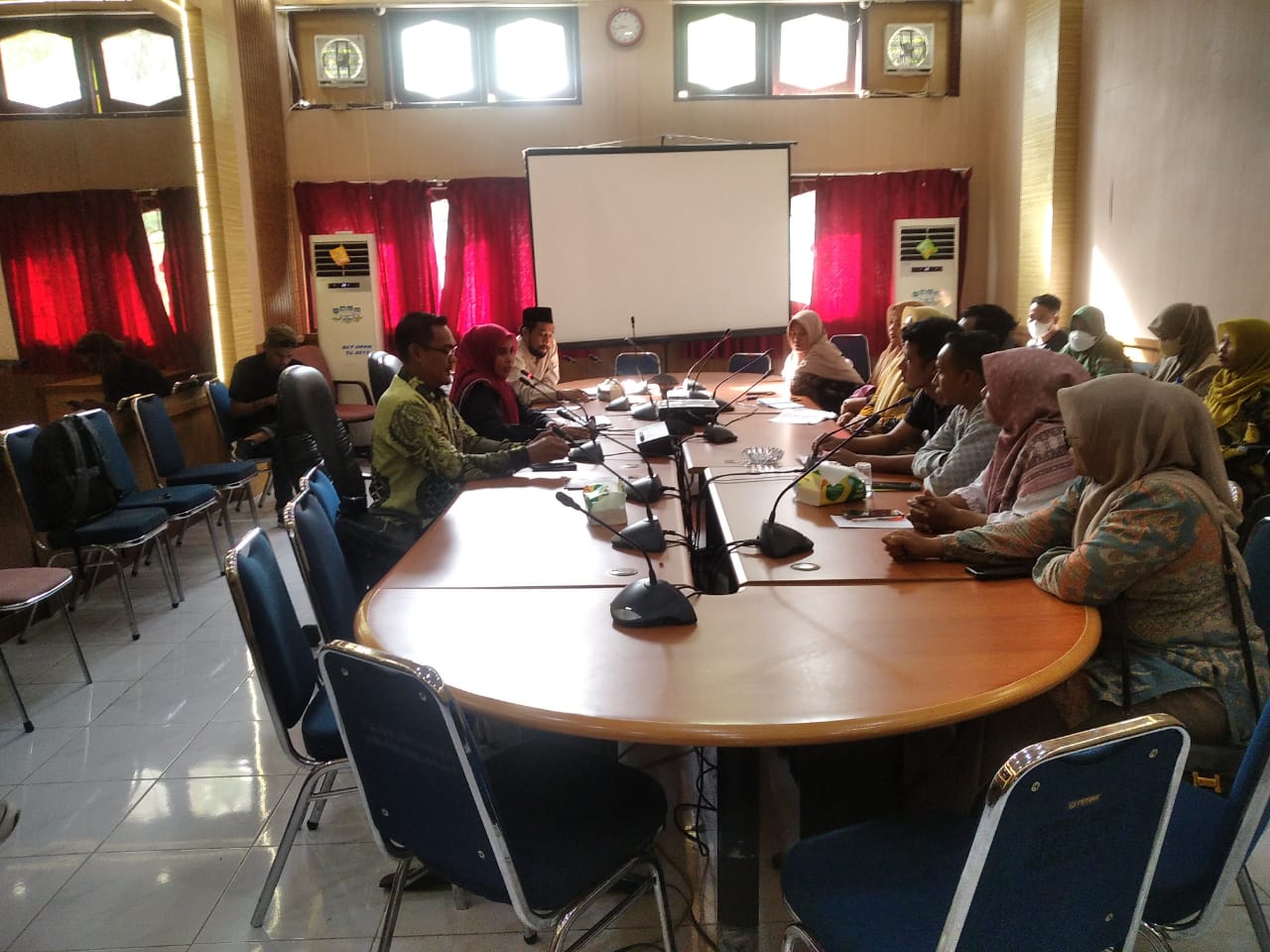 Tuntut Diangkat Menjadi Pegawai P3K, Tenaga Kesehatan Beraudiensi Ke DPRK Aceh Selatan