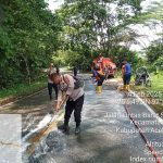 Tumpahan Minyak CPO di Gunung Aluekrit Meukek, BPBD Aceh Selatan Turun Tangan Membersihkan Lokasi