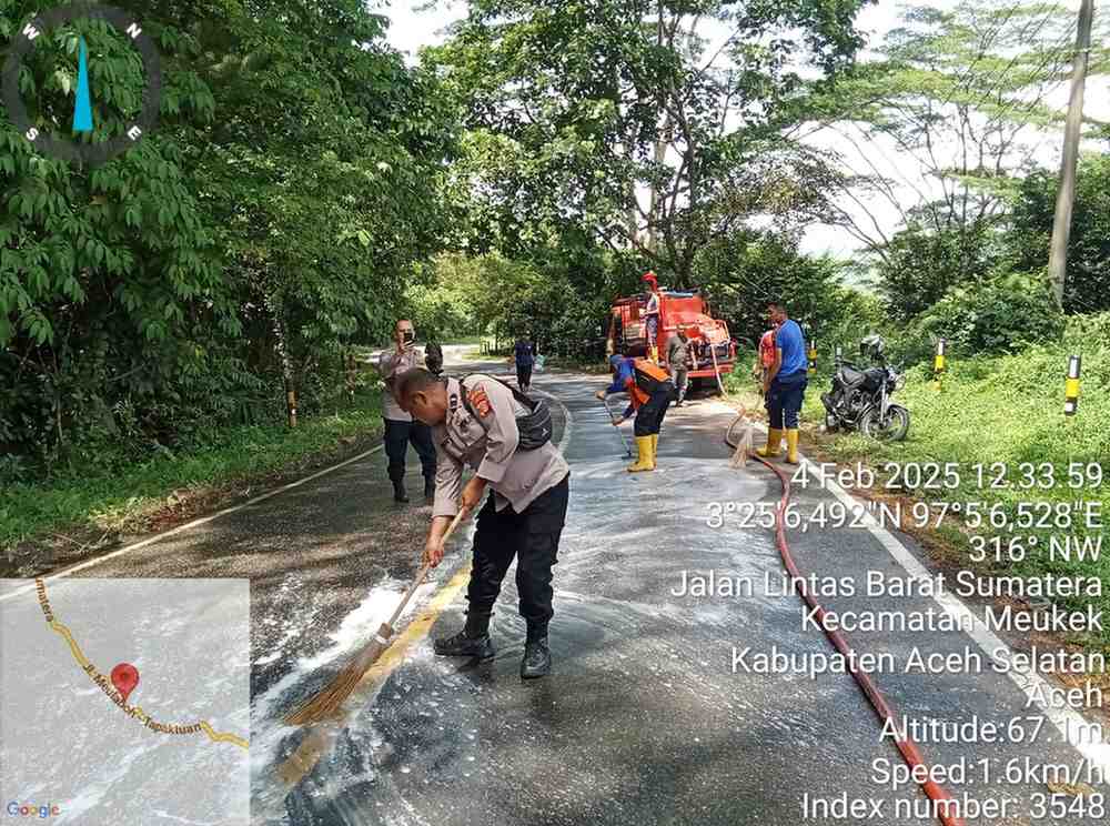 Tumpahan Minyak CPO di Gunung Aluekrit Meukek, BPBD Aceh Selatan Turun Tangan Membersihkan Lokasi