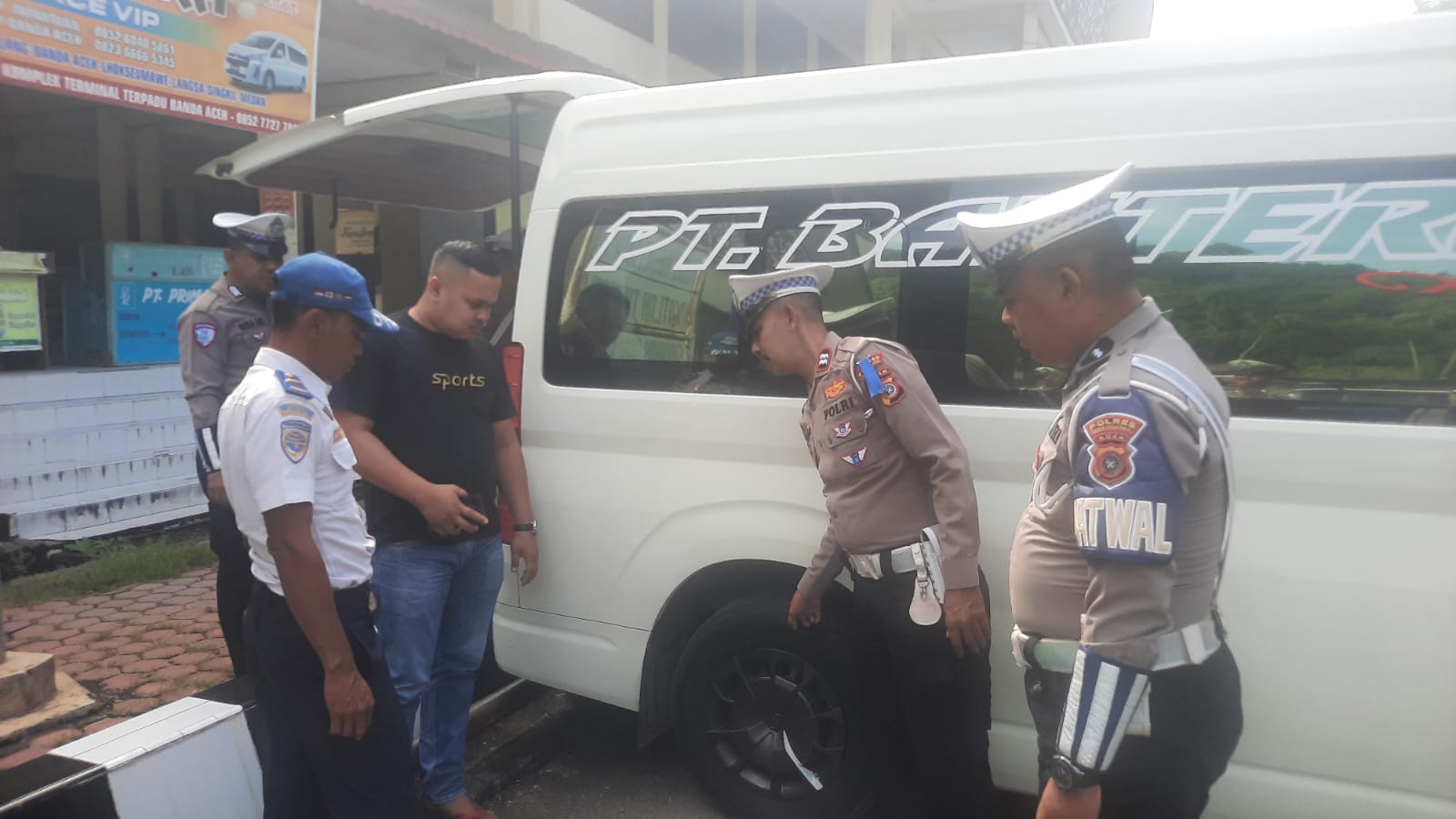 Ops Keselamatan Seulawah 2025 : Satlantas Aceh Selatan dan Dishub Bersinergi Pastikan Angkutan Umum Layak Jalan