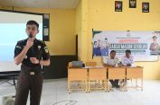 Tim Penyuluhan Hukum Kejaksan Negeri Aceh Selatan Di Bakongan Sambangi SMA Negeri 1 Bakongan Timur, Dalam Rangka Program Jaksa Masuk Sekolah