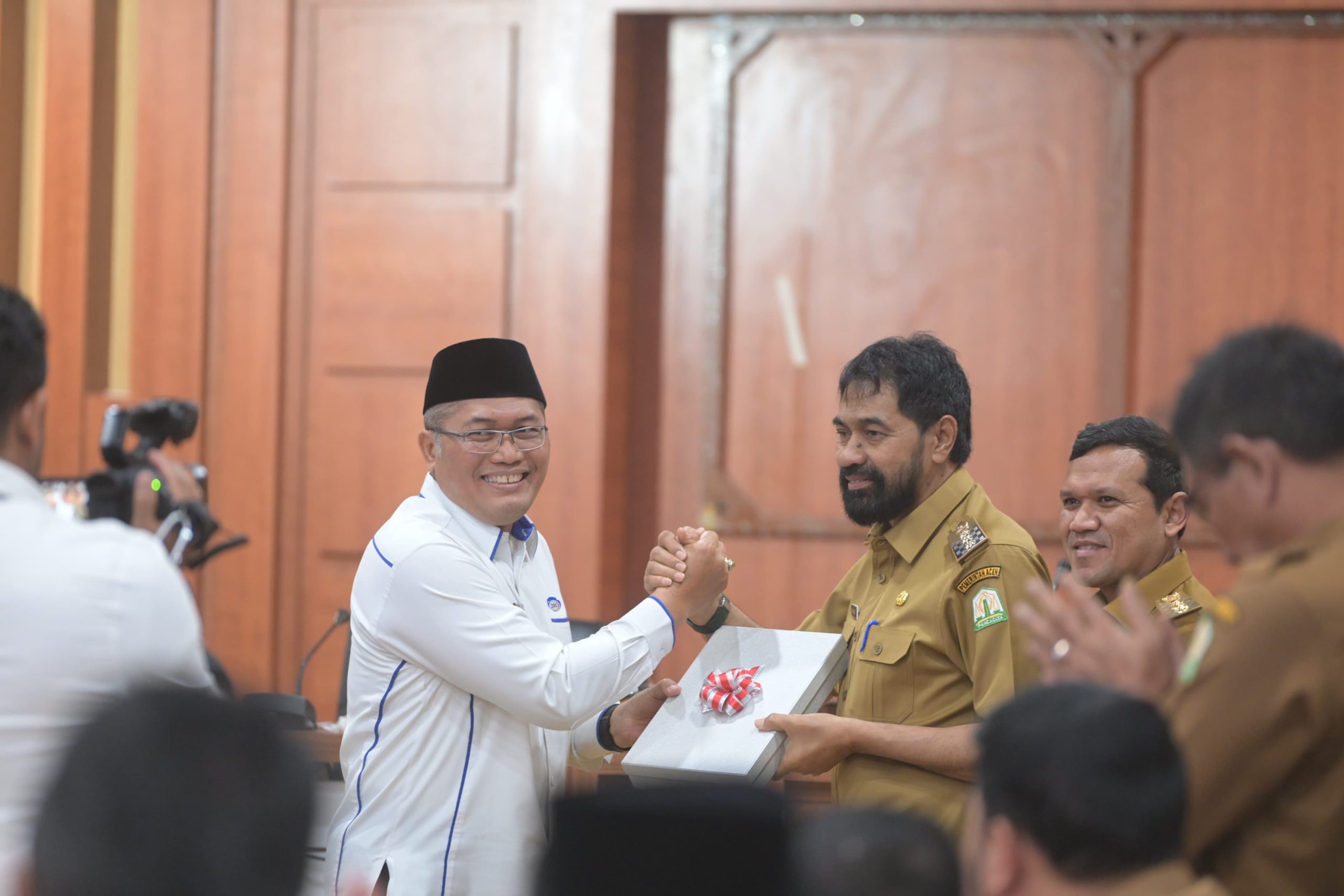 Gubernur Terima Hasil Pemeriksaan Laporan Keuangan Pemerintah Aceh Tahun 2024 dari BPKP