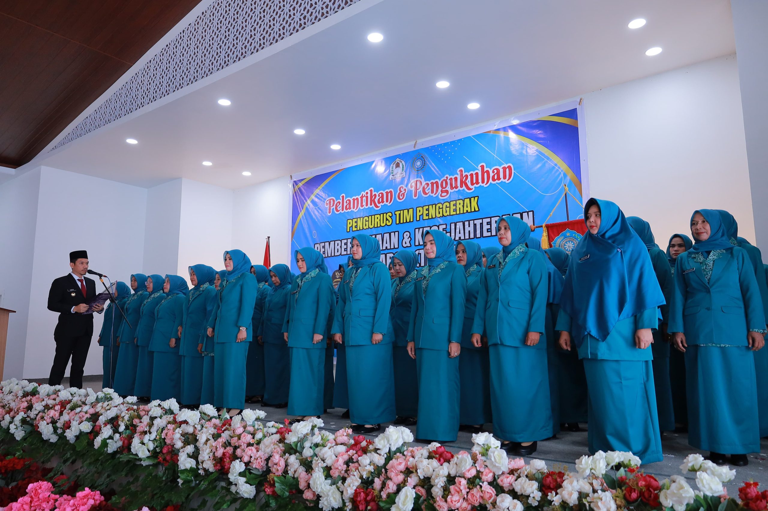 Bupati Aceh Barat, Tarmizi Lantik Pengurus Tim Penggerak Pemberdayaan dan Kesejahteraan Keluarga (PKK) Kabupaten Aceh Barat Periode 2025–2030