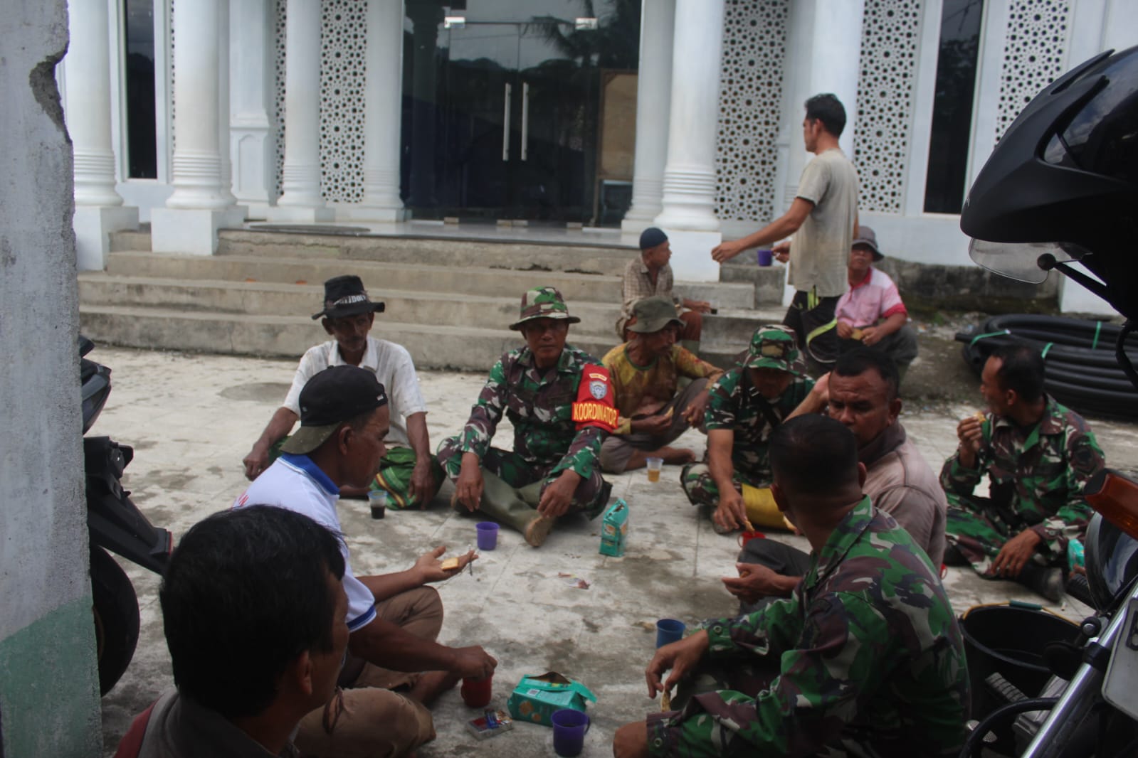 Satgas TMMD Ke-124 Kodim 0107/Aceh Selatan Tak Hanya Fokus Bangun Infrastruktur, tapi Juga Pererat Kedekatan dengan Warga